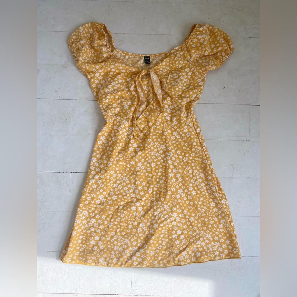 Women’s Yellow Puffy Sleeve Flower Dress